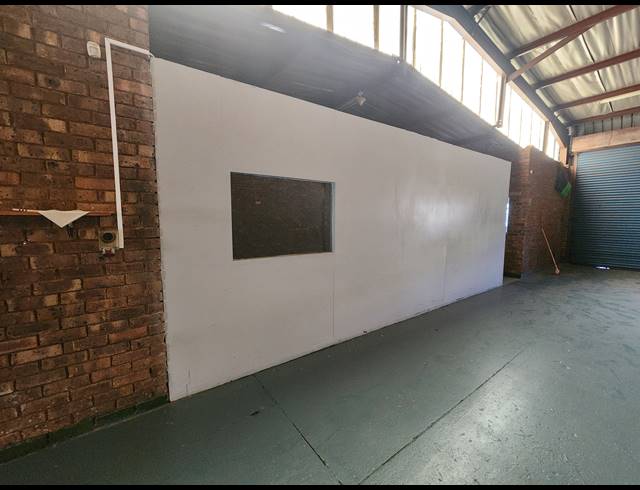 172M² WAREHOUSE TO LET IN WADEVILLE